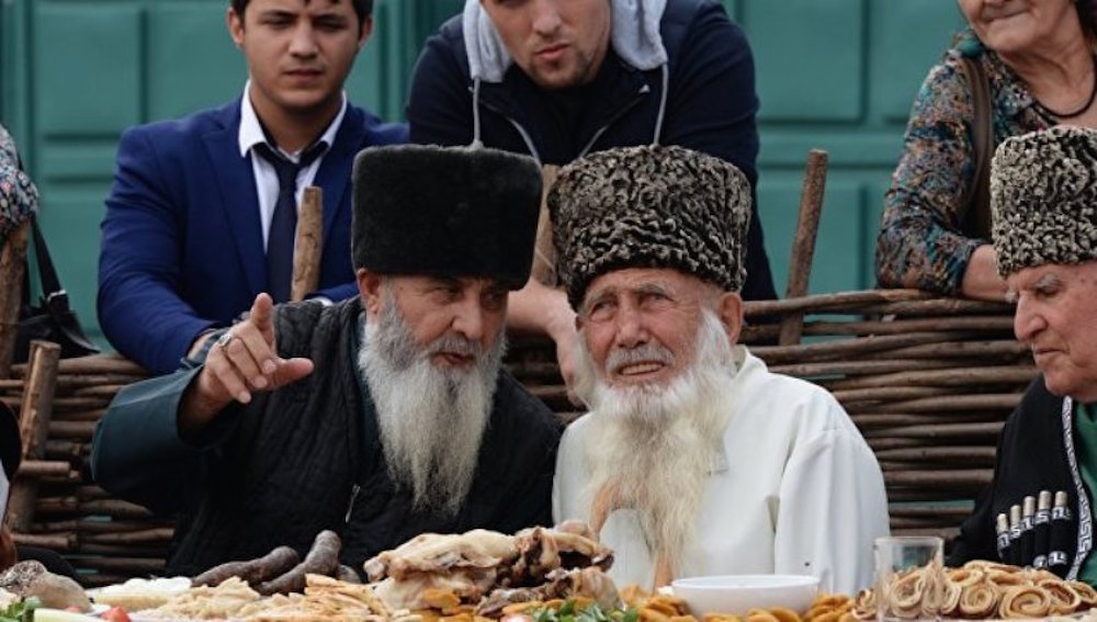 Кадр из фильма "Северный Кавказ. Правила жизни 100-летнего человека"