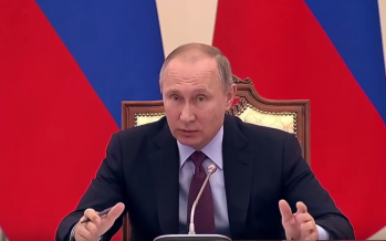 Президент России Владимир Путин подписал закон, позволяющий показывать отечественные фильмы без прокатного удостоверения